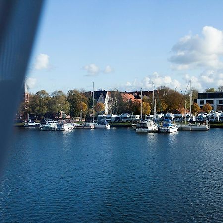 Hotel Am Delft Emden Bagian luar foto