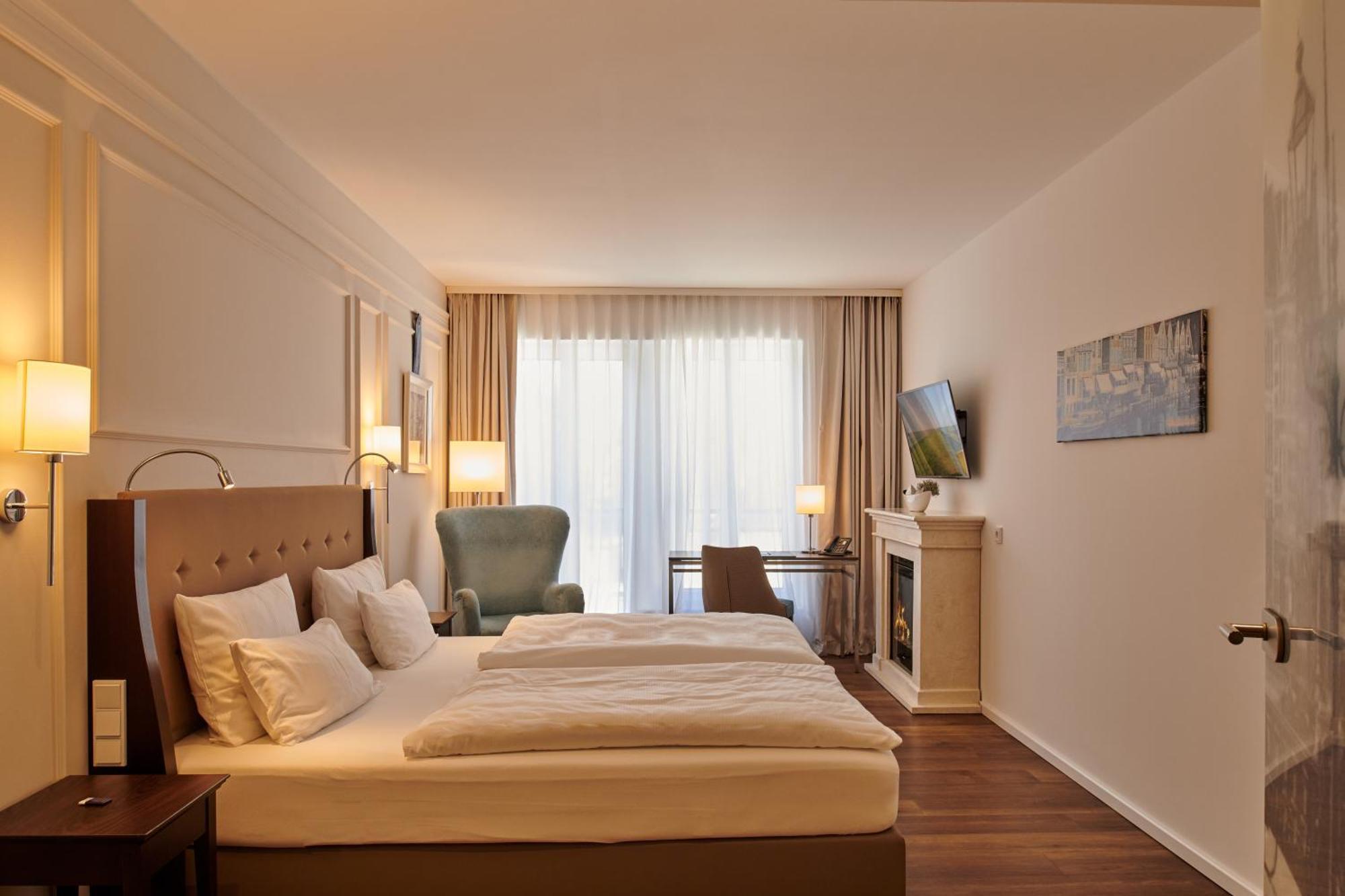 Hotel Am Delft Emden Bagian luar foto